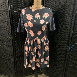 Floral short sleeve dress zipper in back